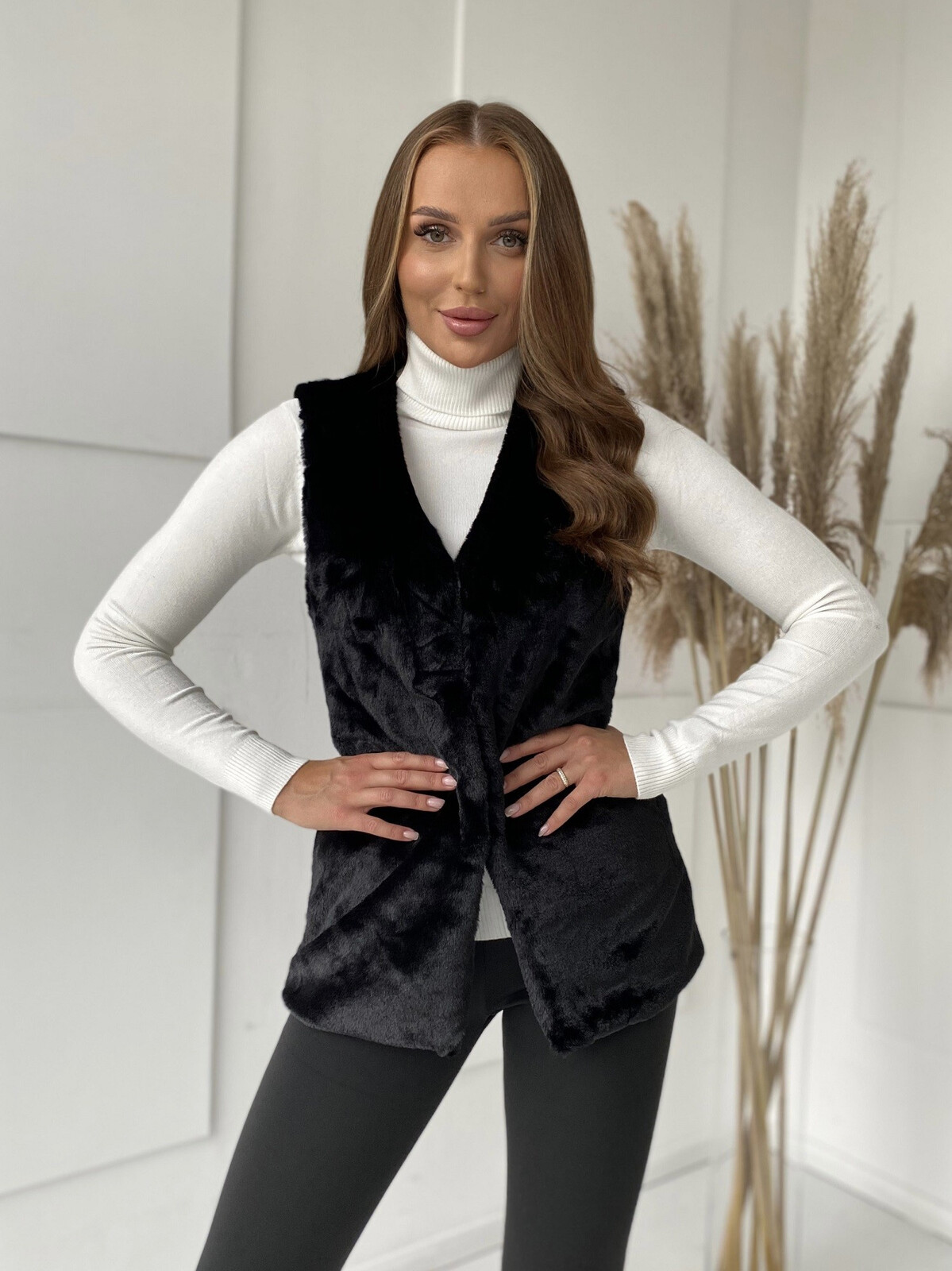 Černá dámská vesta z polyesteru