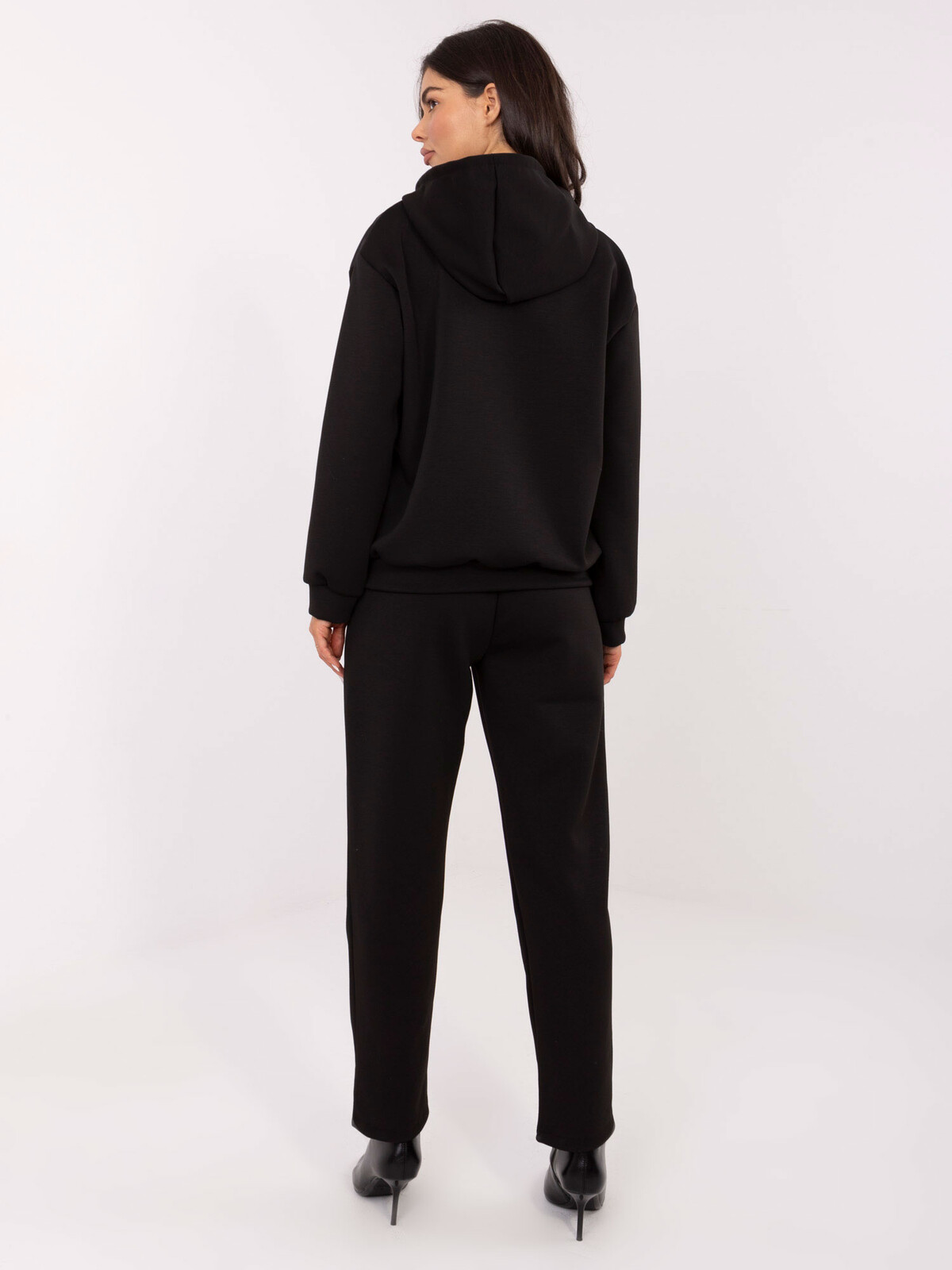 Černý dámský komplet s kapucí