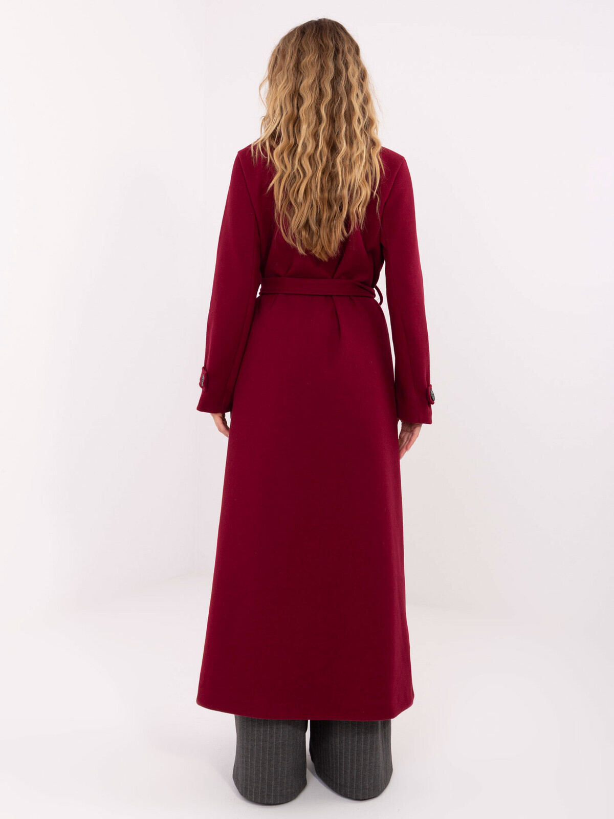Dlouhý burgundy kabát