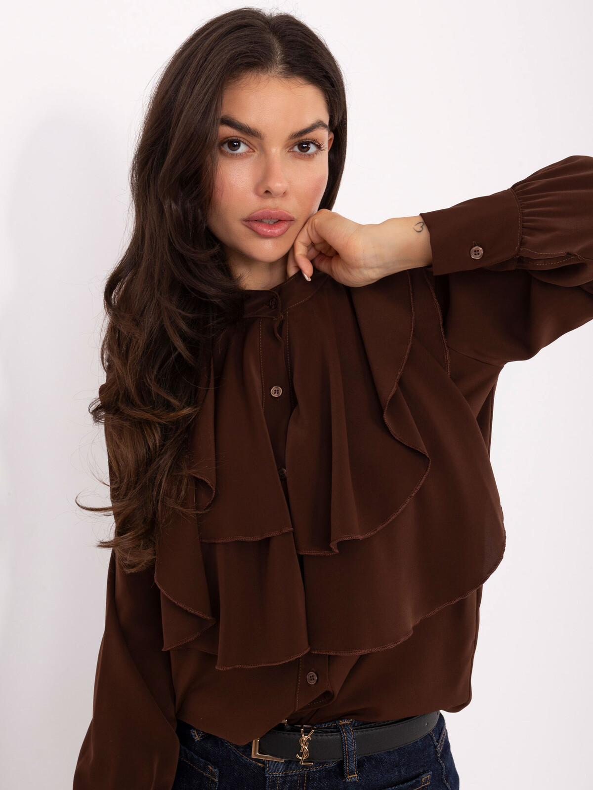 Hnědá halenka s volány