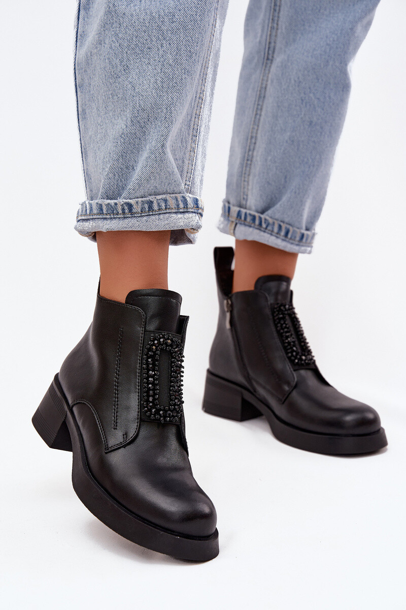 Kožené kotníkové boty s ozdobou