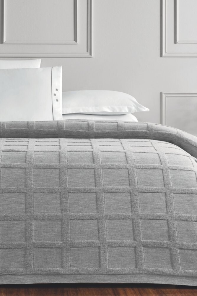 Vlněný přehoz na postel NEVA v dárkovém balení s polštáři Šedá Set na dvojlůžko