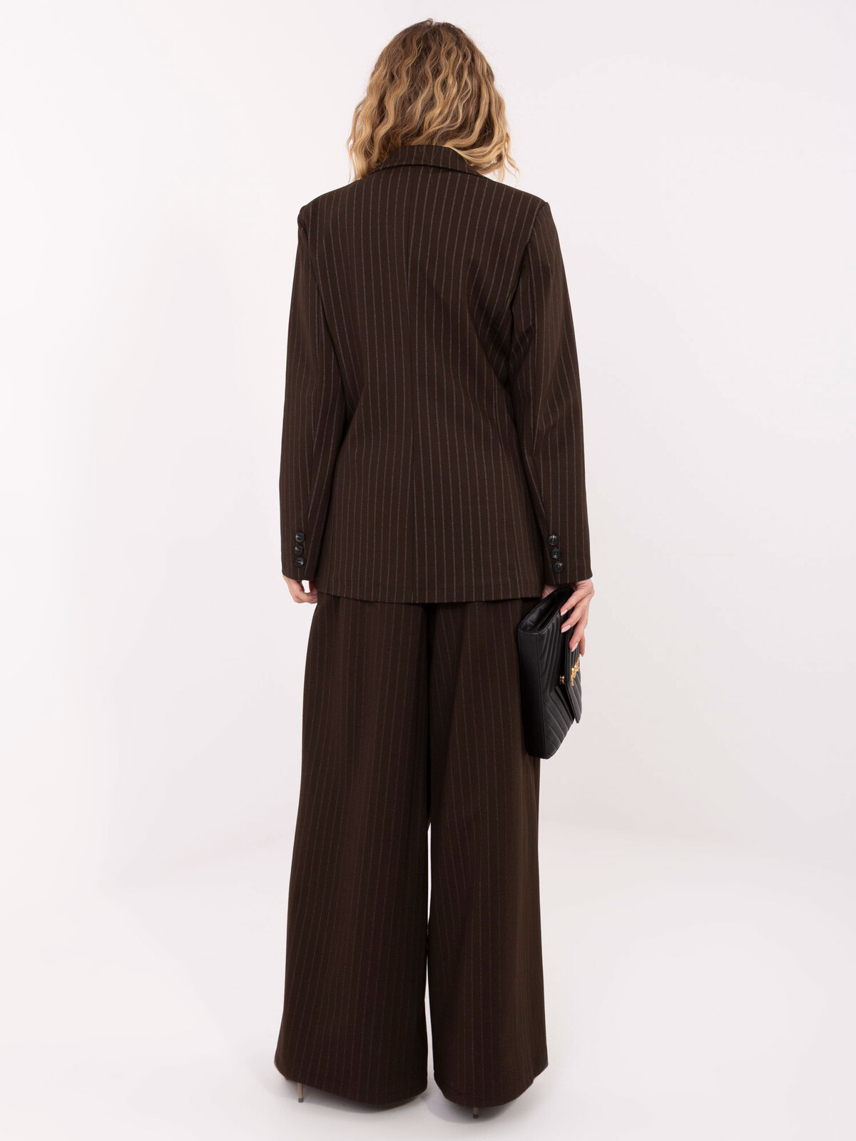 Dvouřadý dámský sako v tmavě hnědé barvě