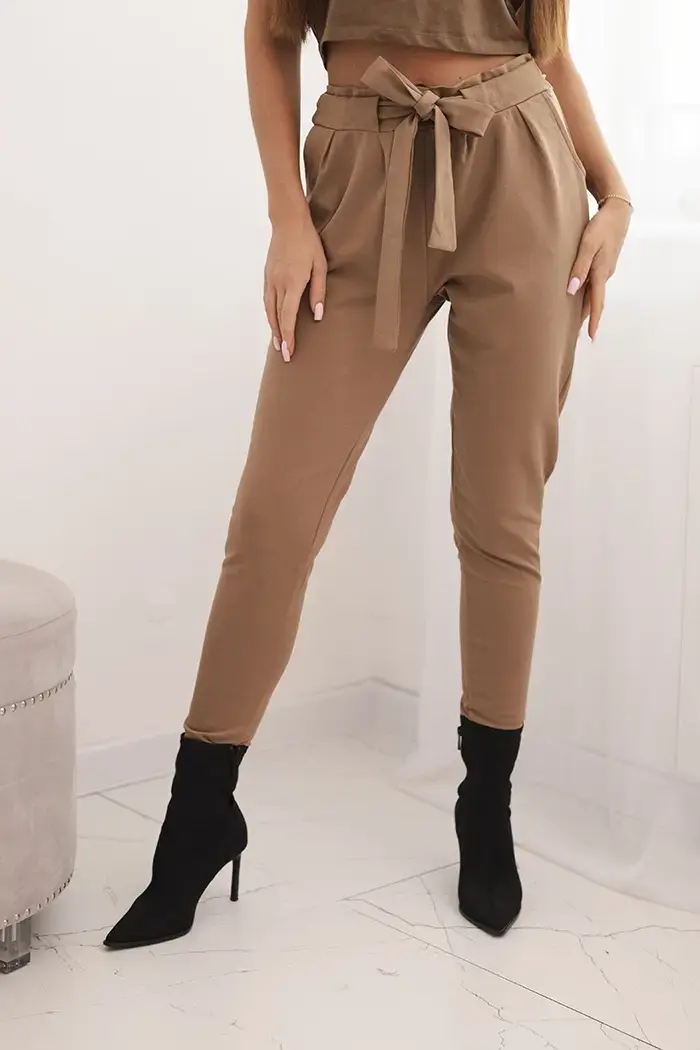 Kesi Dámské kalhoty z bavlny s vázáním v pase a zúženými nohavicemi camelové