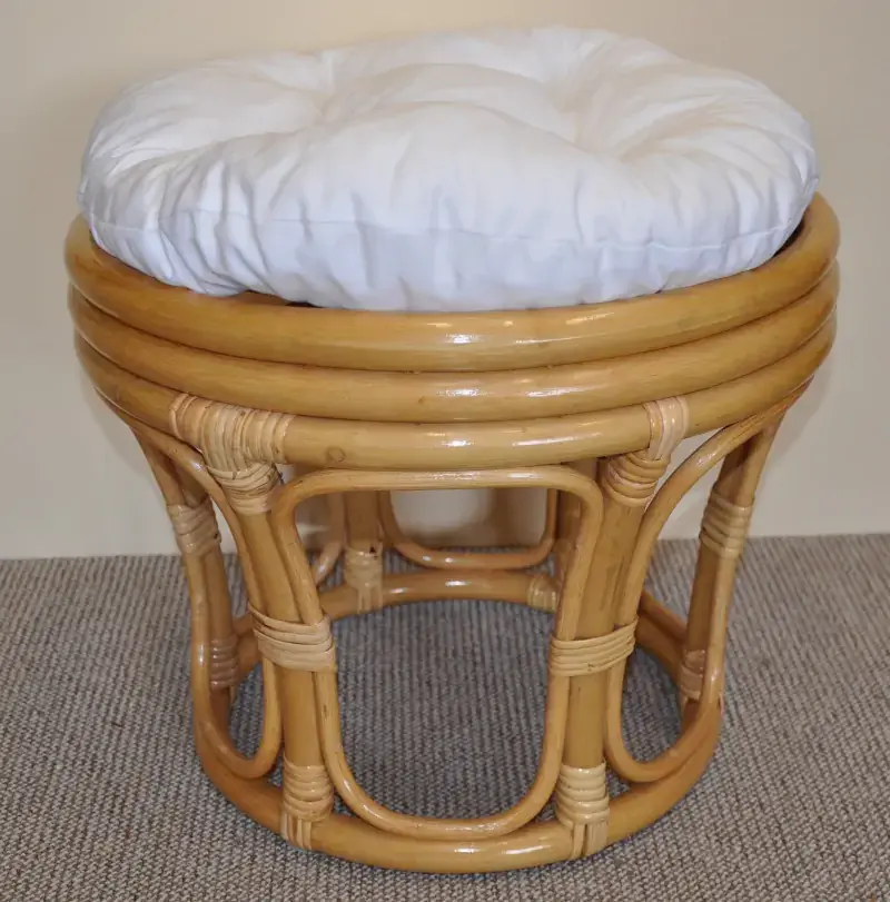 Axin Trading Ratanová taburetka velká medová - polstr bílý