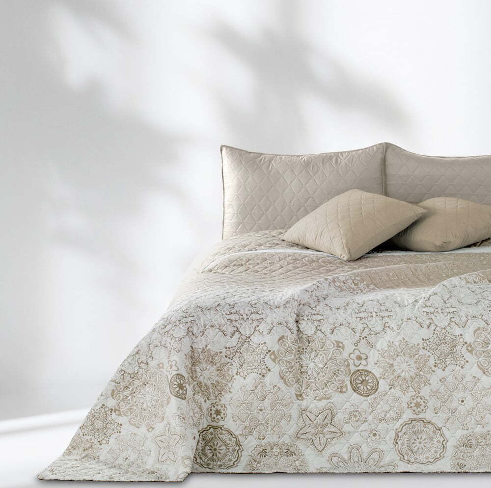 Béžový oboustranný přehoz z mikrovlákna DecoKing Alhambra, 240 x 260 cm