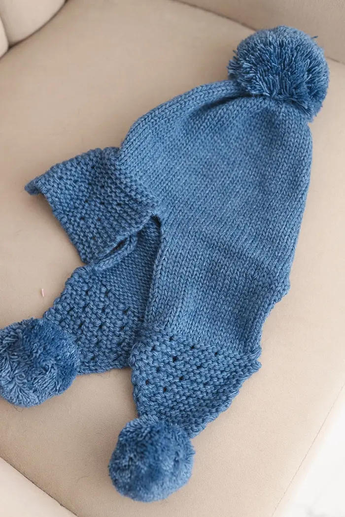 Kesi Dámská zimní čepice s vlnou, s kšiltem a bambulemi K475 jeansová