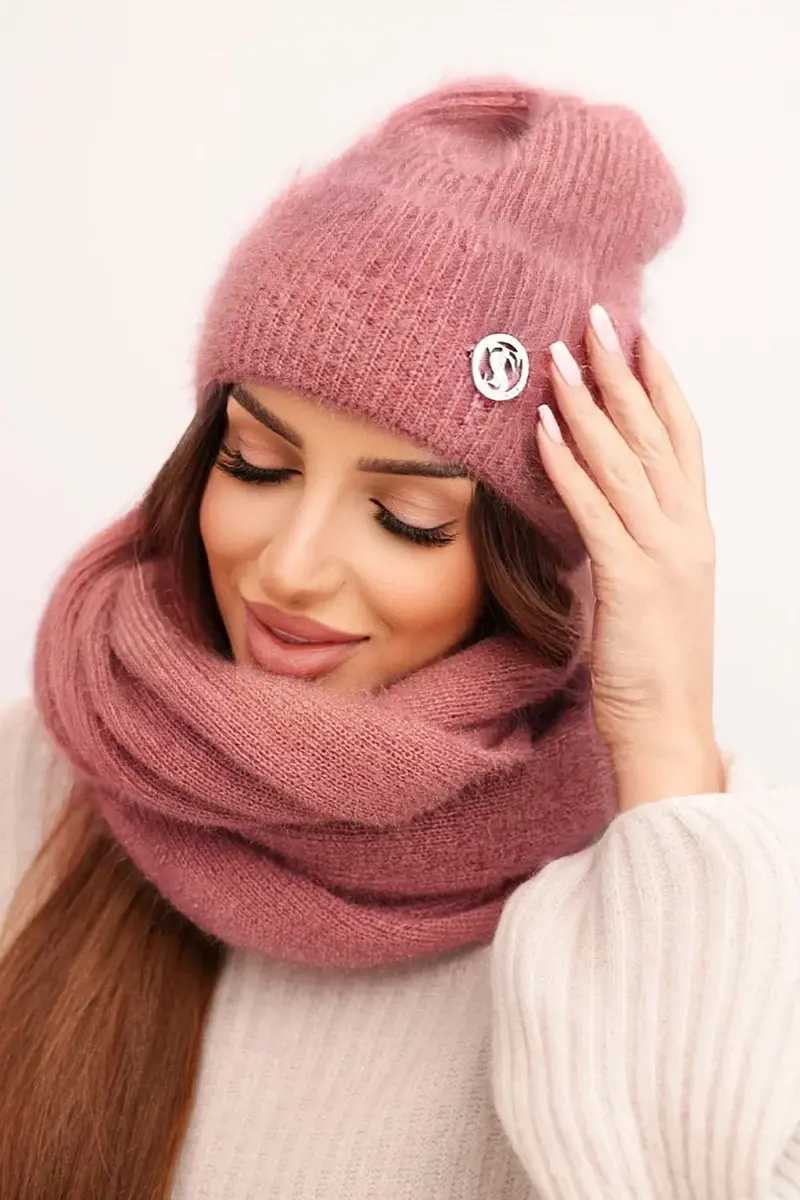 Polski Dámská souprava s čepicí a šálou z měkké pleteniny tmavě pudrově růžová