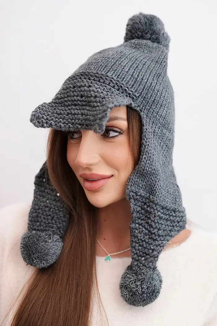 Kesi Dámská zimní čepice s vlnou, kšiltem a bambulemi K475 grafitová