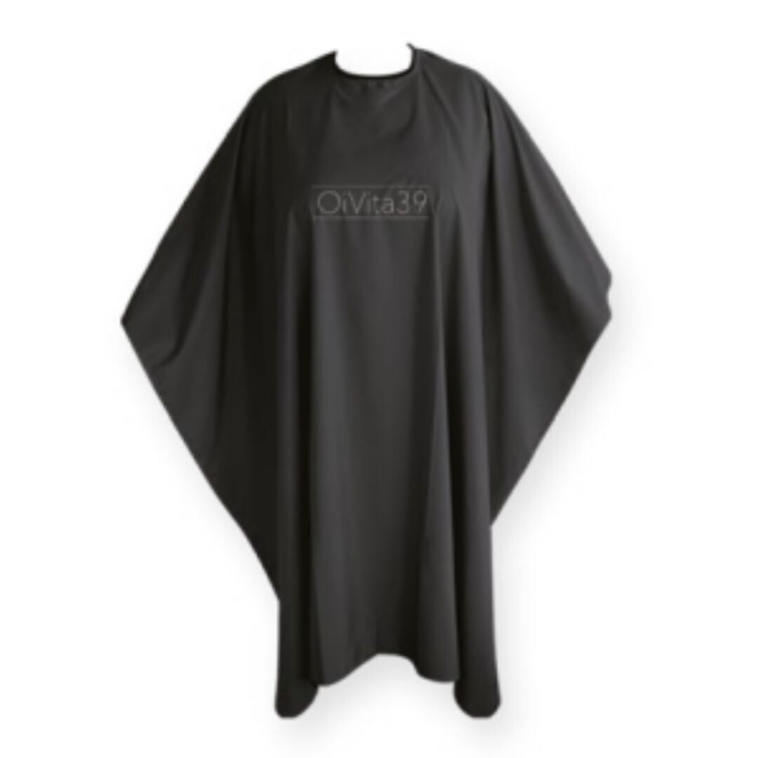 OiVita39 Cape - plášť s logem OiVita39 na háčik, polyester, 128x148 cm.