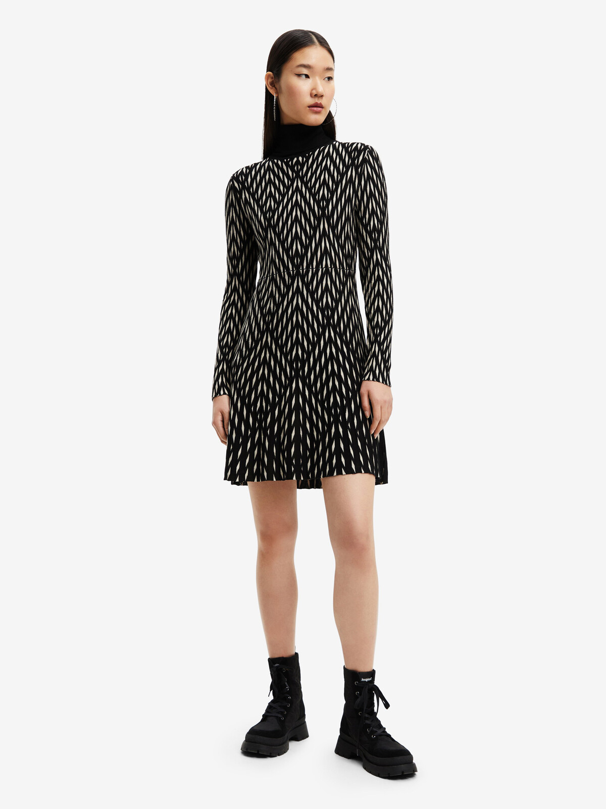 Černé dámské vzorované šaty Desigual Sian