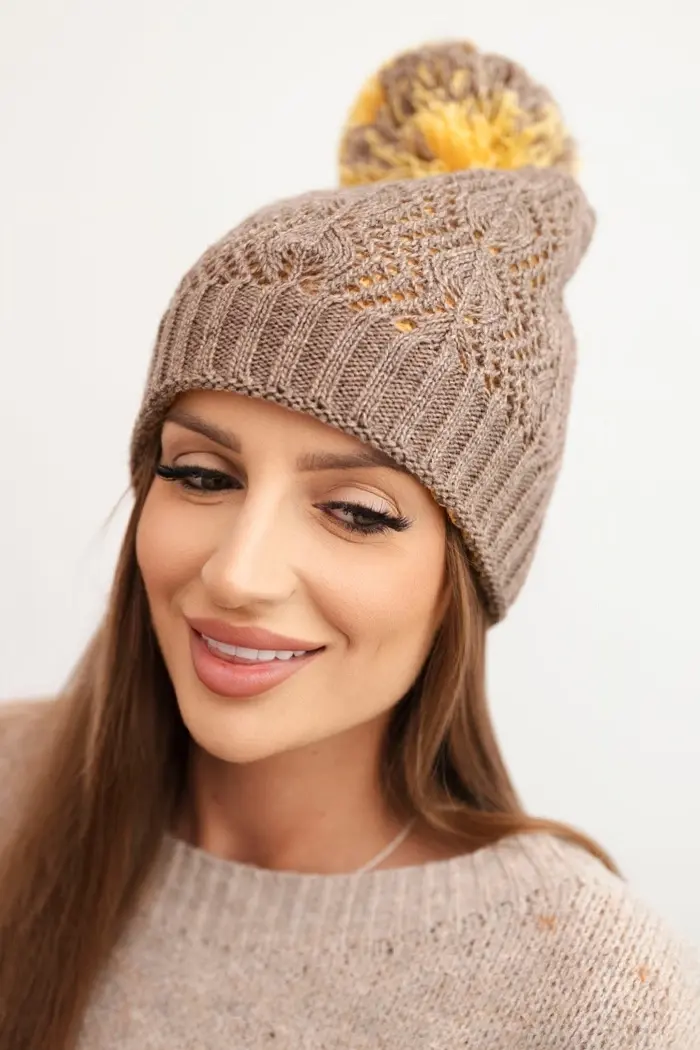 Dámská zimní čepice s bambulí K467 mocha