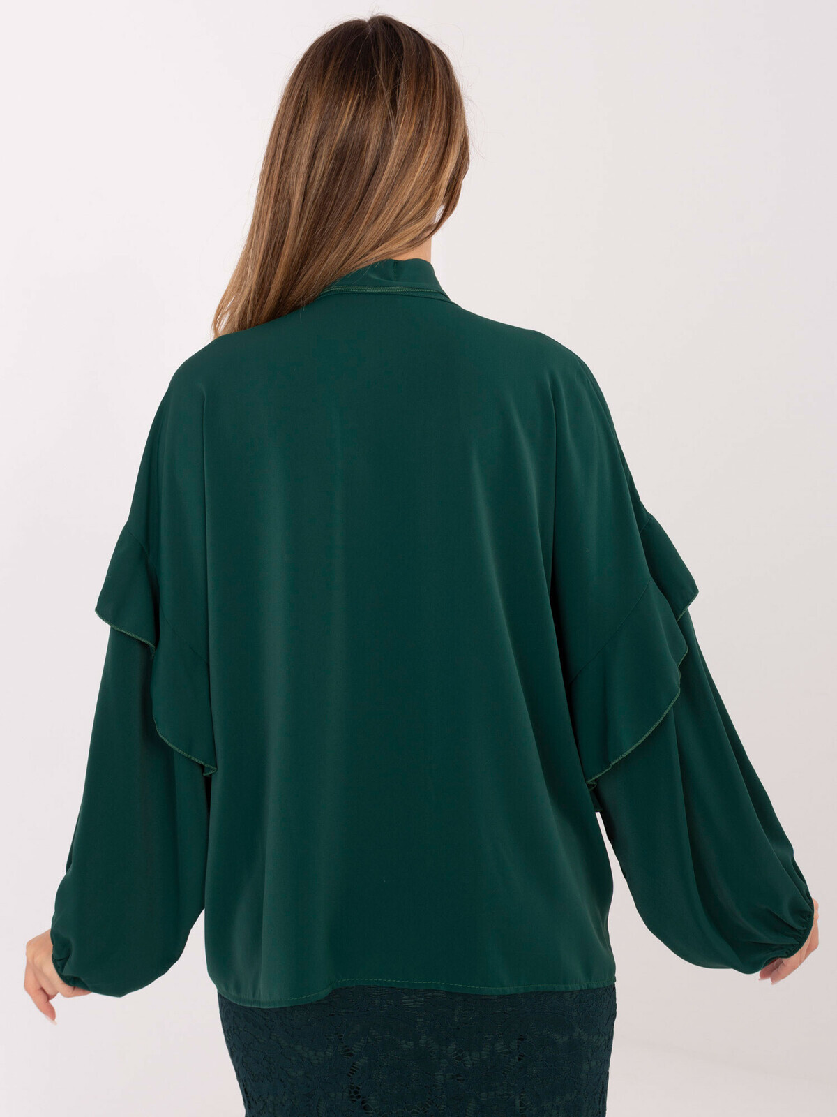 Tmavě zelená halenka s volány