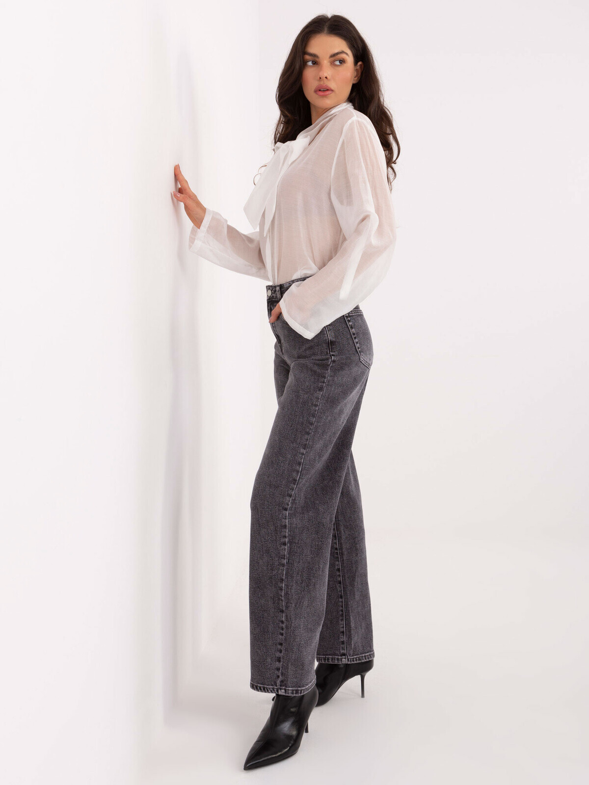 Dámské rovné džíny v tmavě šedé barvě