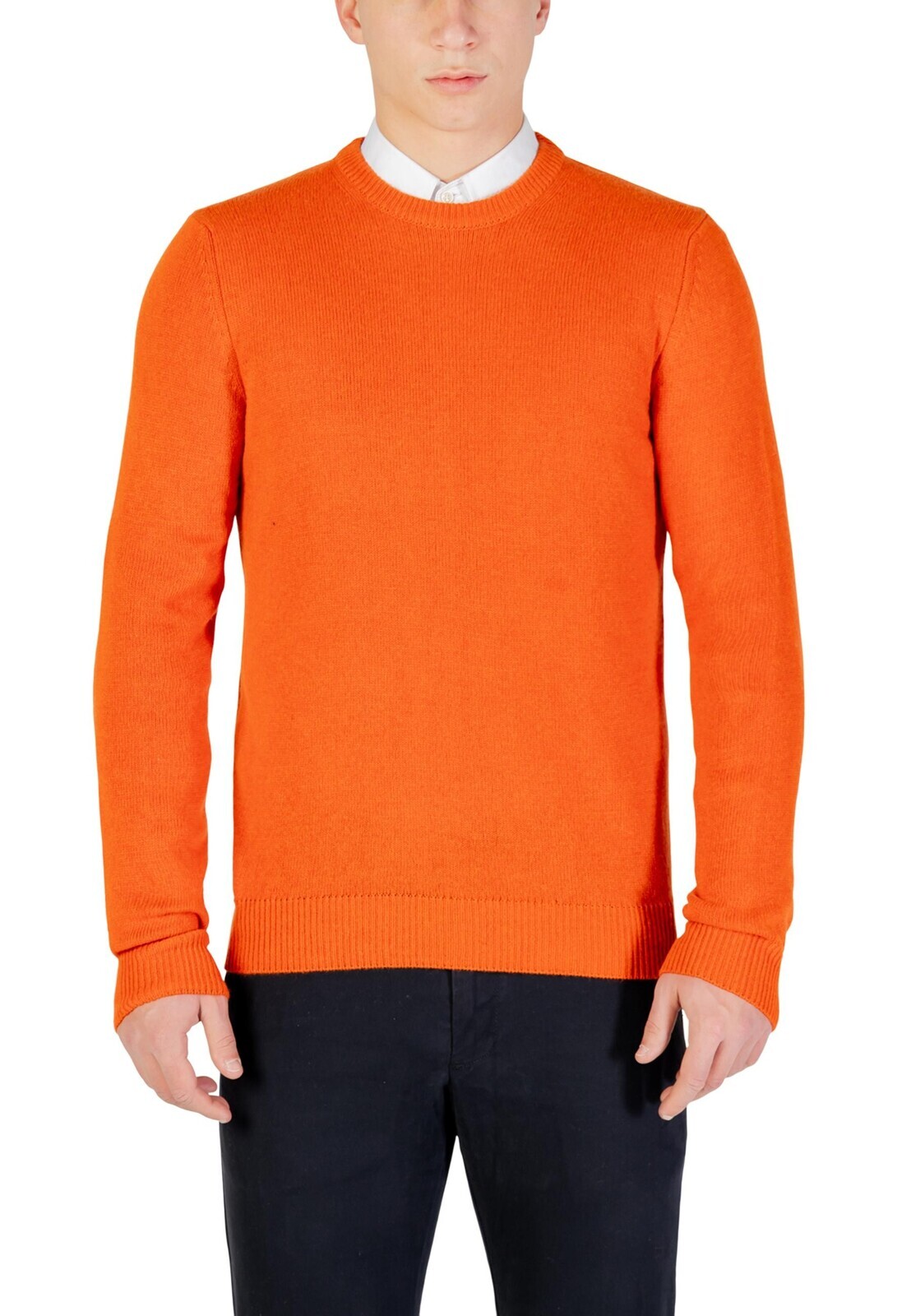 Oranžový pánský svetr s kulatým výstřihem