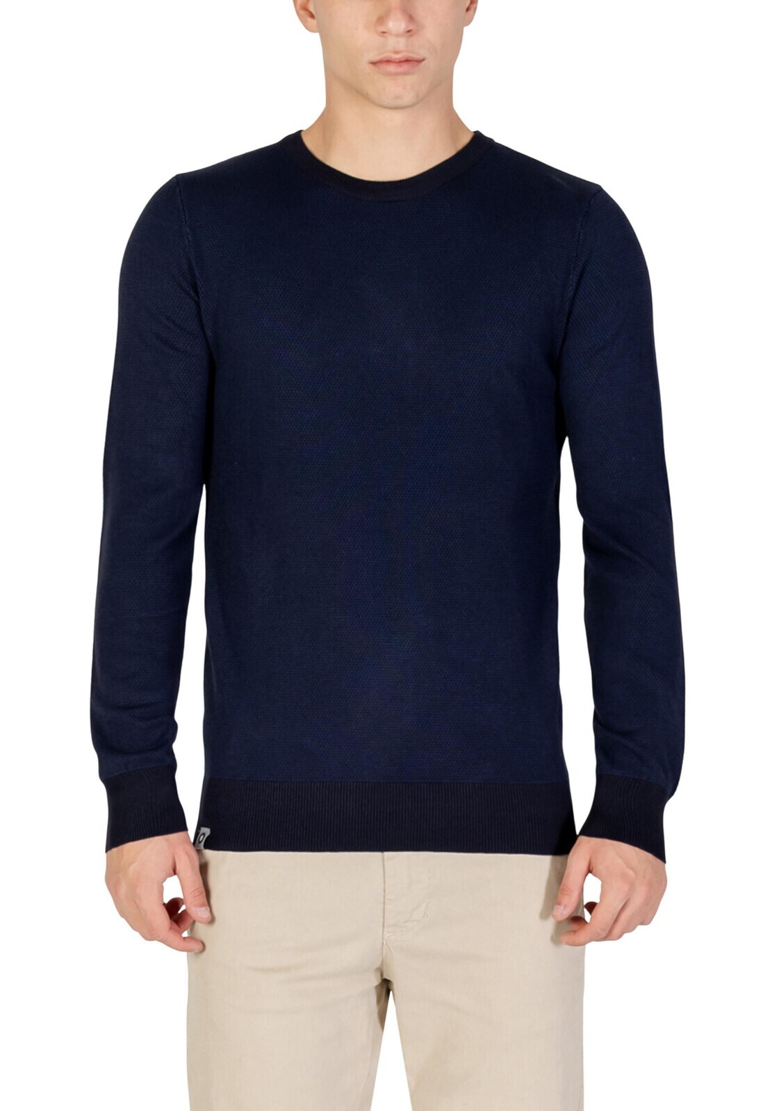 Pánský modrý svetr s kulatým výstřihem