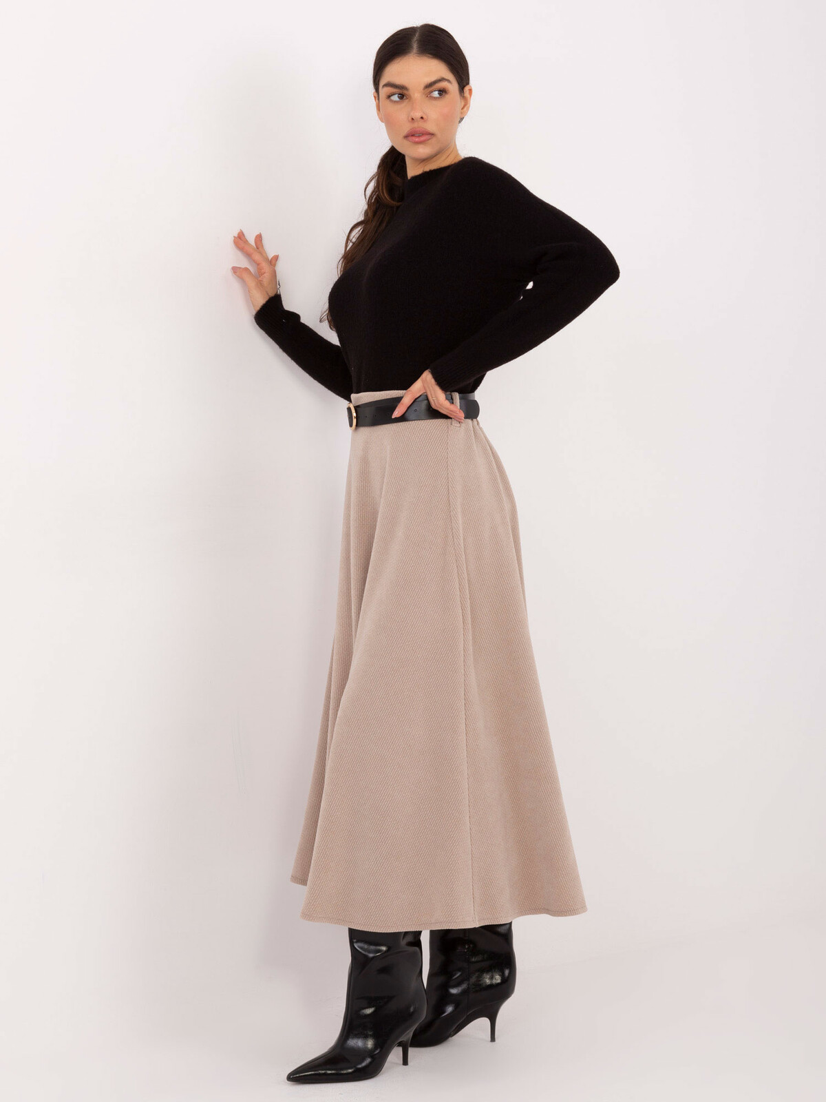 Áčková sukně ve světle béžové barvě