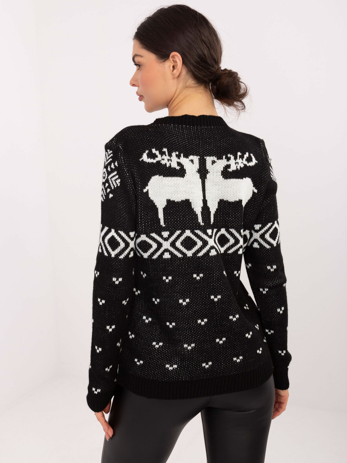 Černý vánoční svetr s motivem sobů