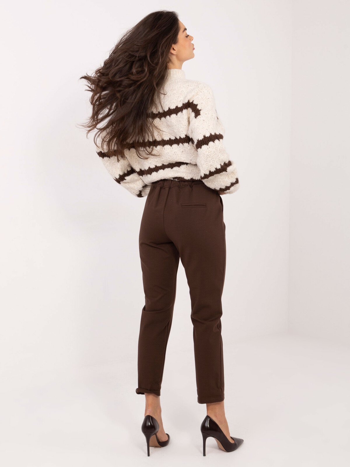 Tmavě hnědé kalhoty