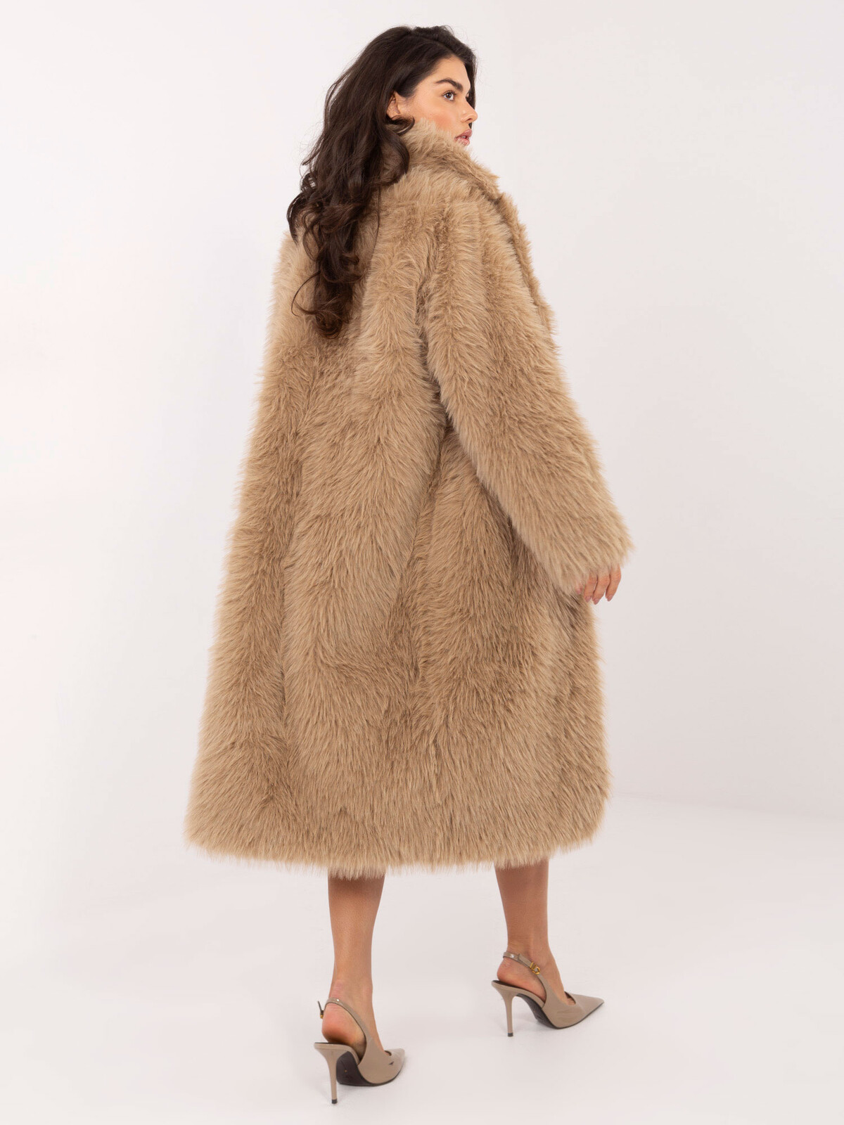 Dámský béžový kabát z umělé kožešiny