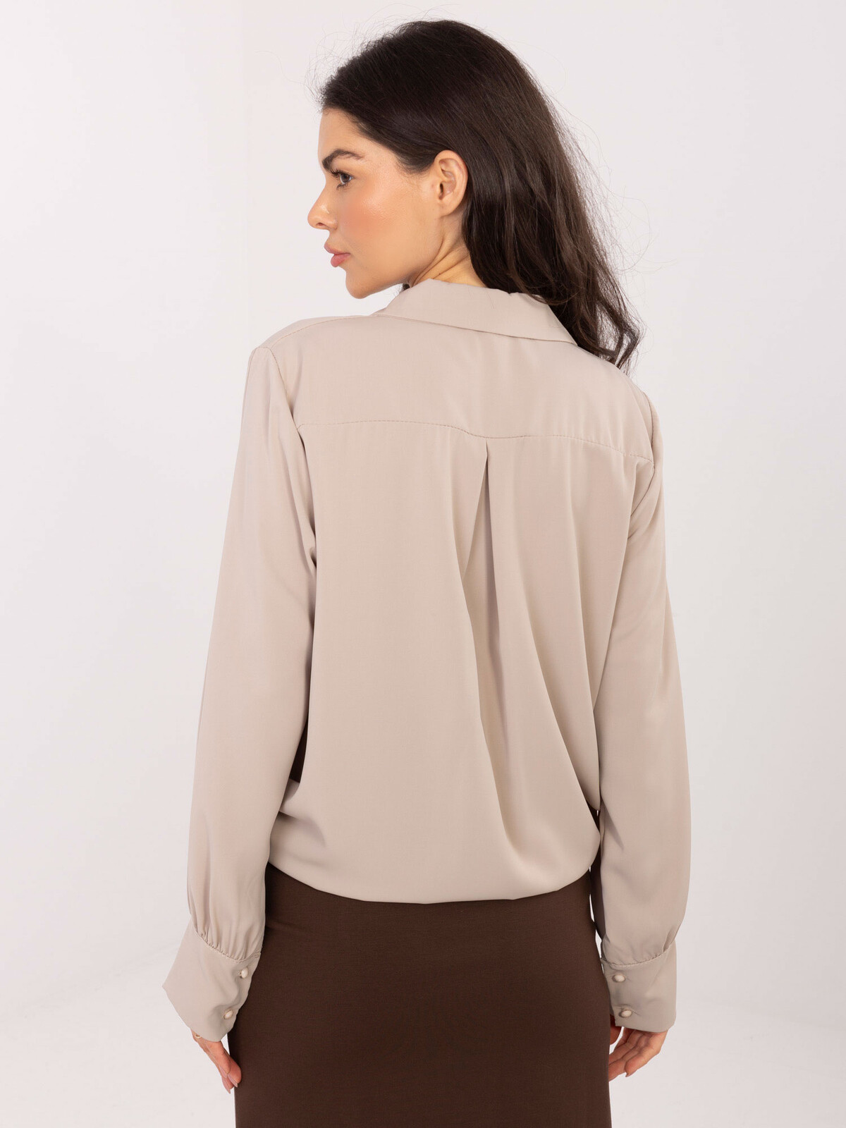 Béžová halenka s volány