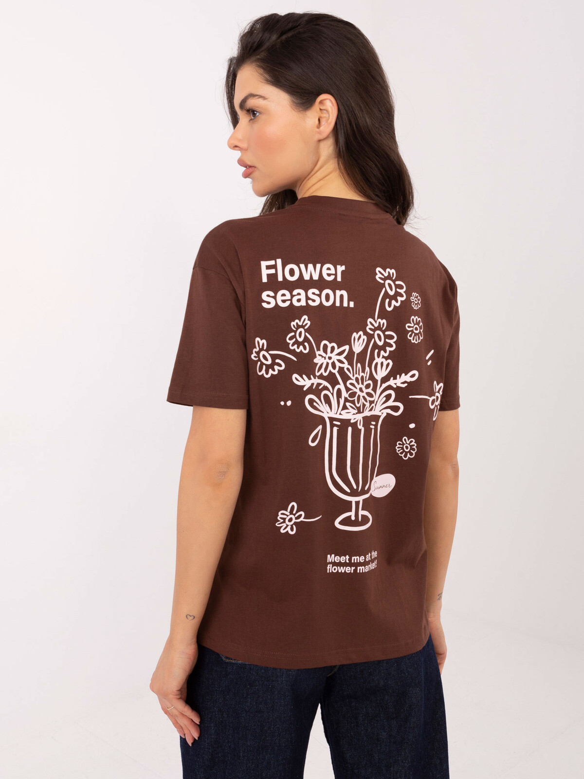 Hnědé tričko s potiskem