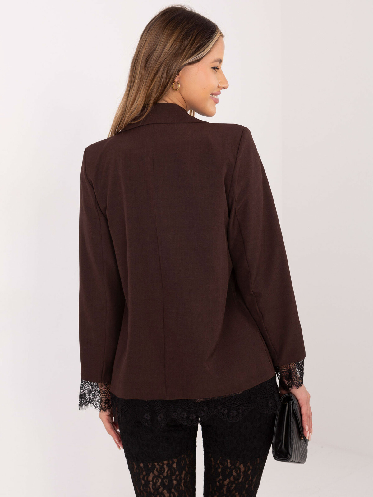 Hnědé sako s krajkovými detaily