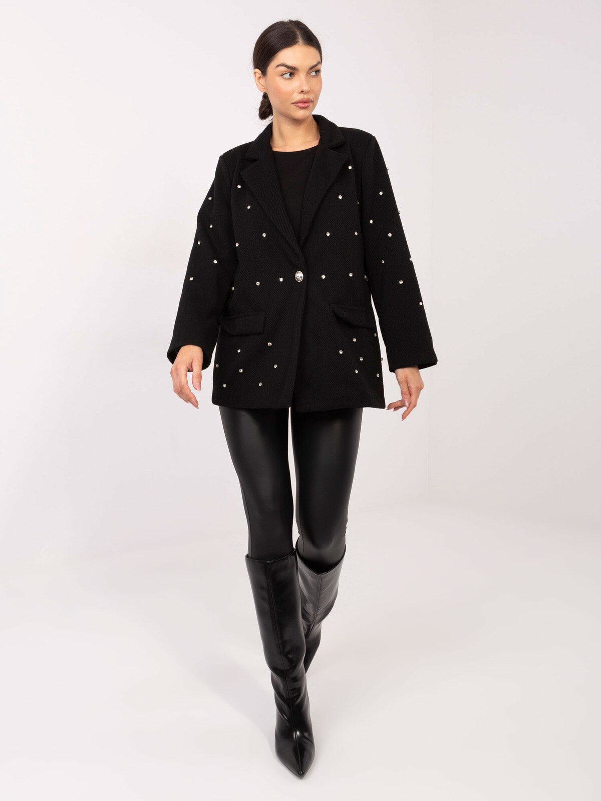 Černé sako s perličkami