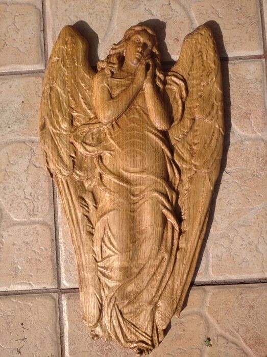 Dřevěný reliéf anděla – dárek