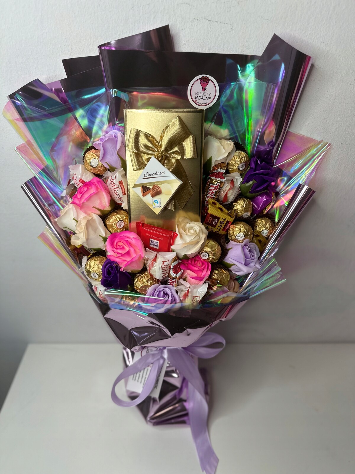 Kytice s bombonierkou fialová