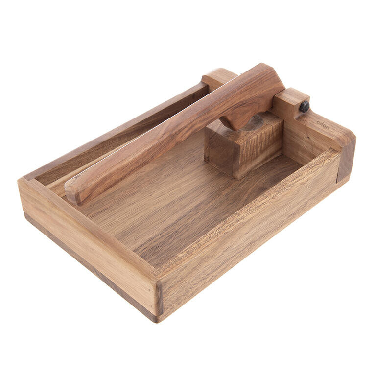 Louskáček na ořechy AKÁCIE