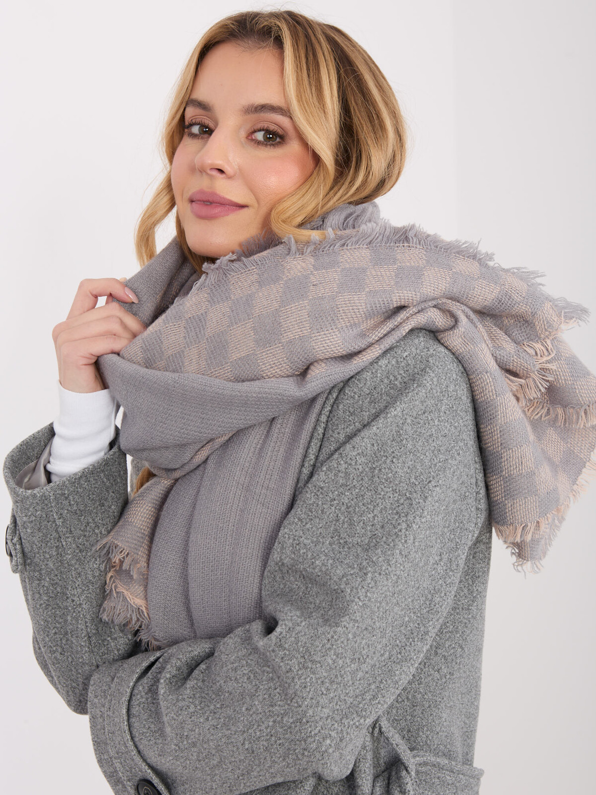 Šála v šedo-růžové barvě