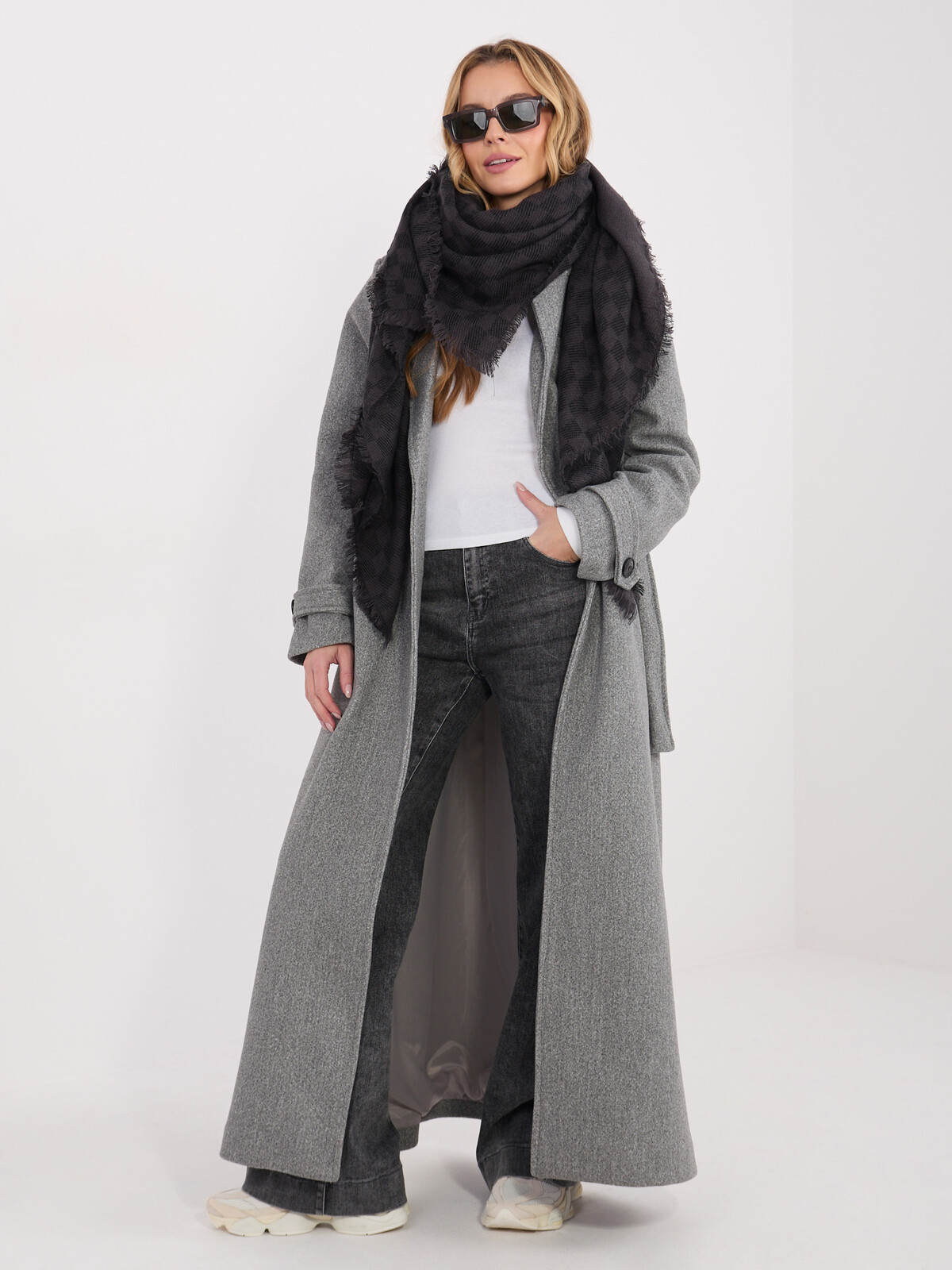 Tmavě šedá šála