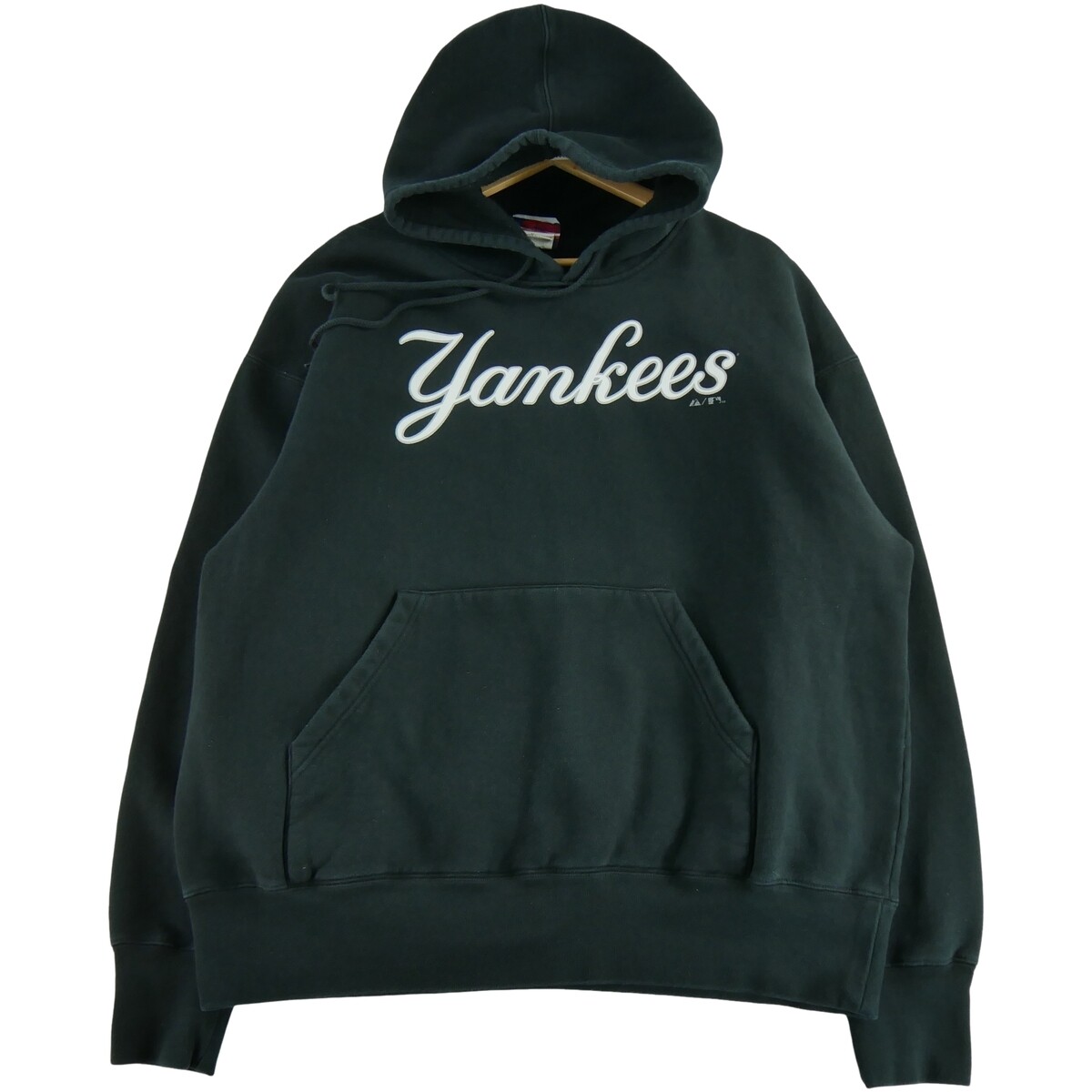 Majestic  269760  Černá