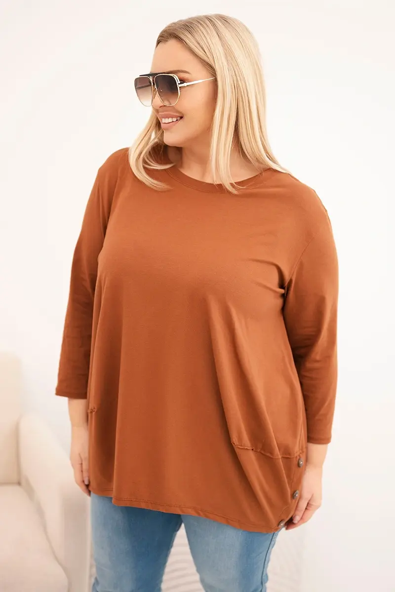 Kesi Dámská blůza Plus Size z bavlny s ozdobnými knoflíky a ohrnovacími rukávy camelová