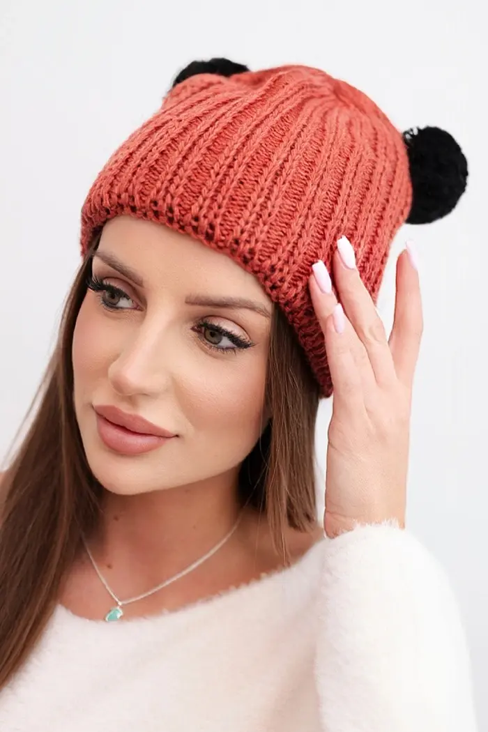 Dámská zimní čepice s bambulkami Kesi