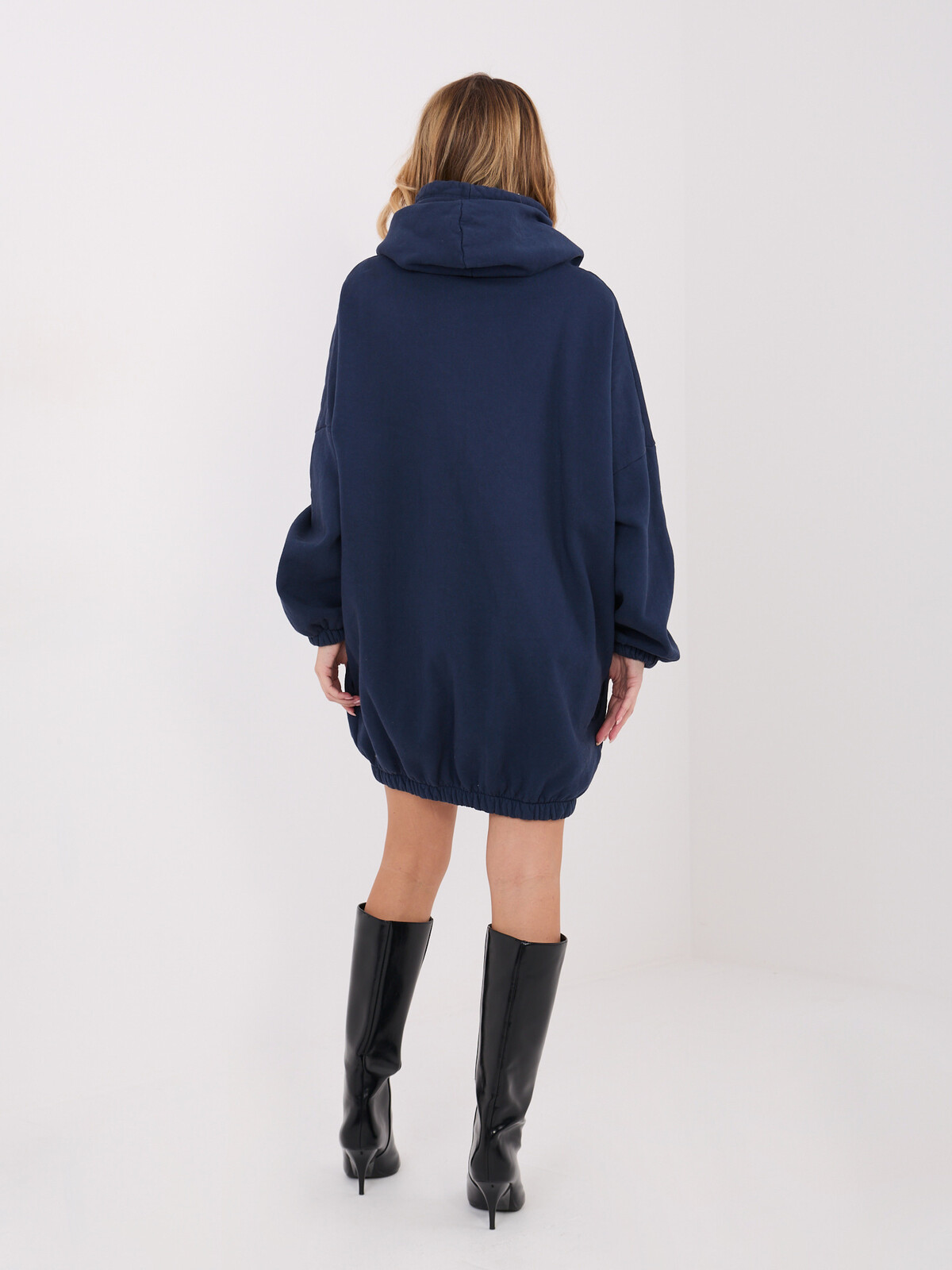 Mikinové šaty v tmavě modré barvě