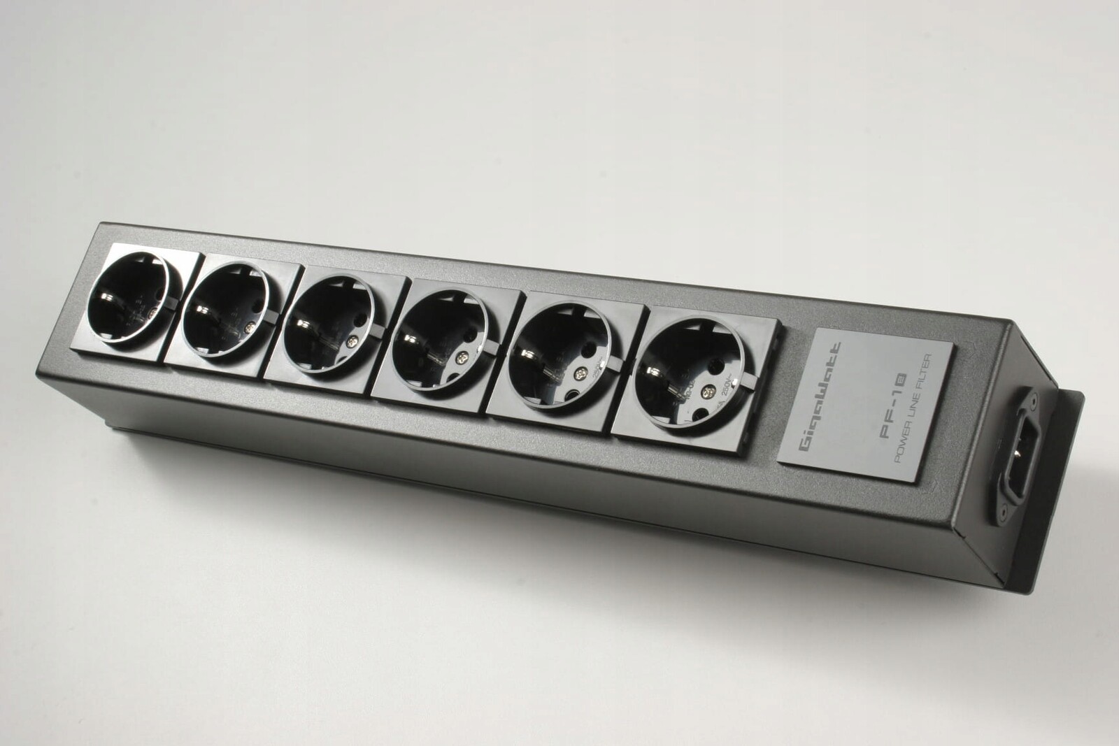 GigaWatt PF-1e Zásuvková lišta Bez napájecího kabelu