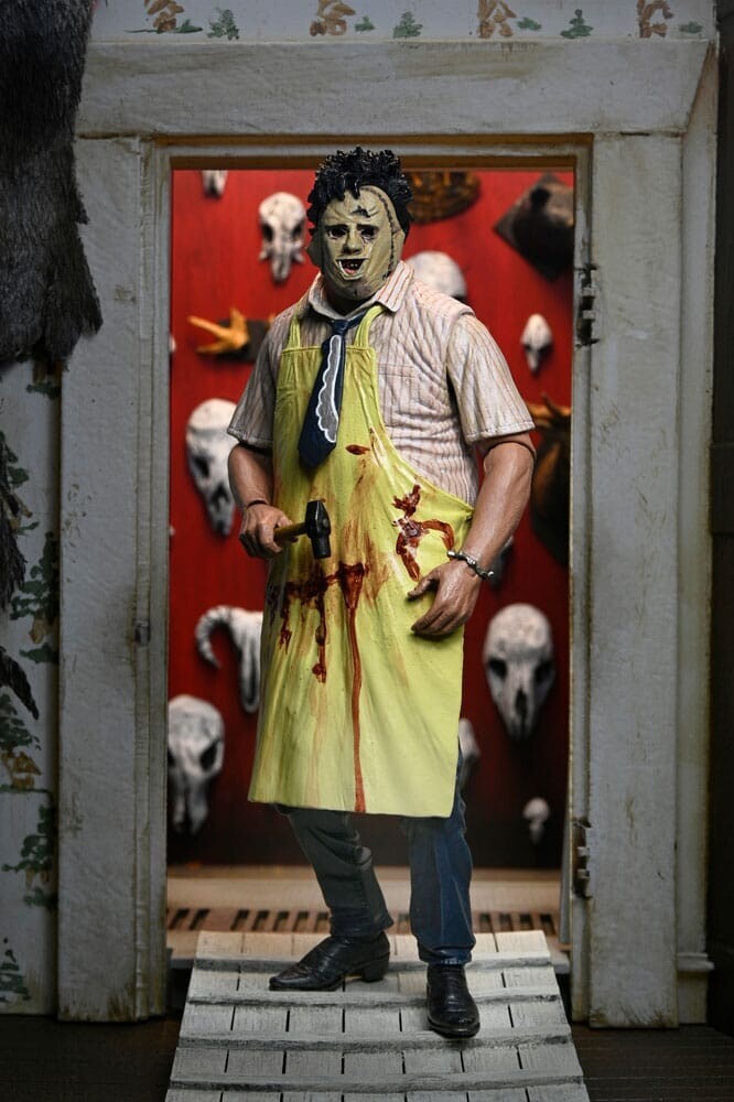 NECA | Texas Chainsaw Massacre - sběratelská figurka Leatherface (50th Anniversary) 20 cm