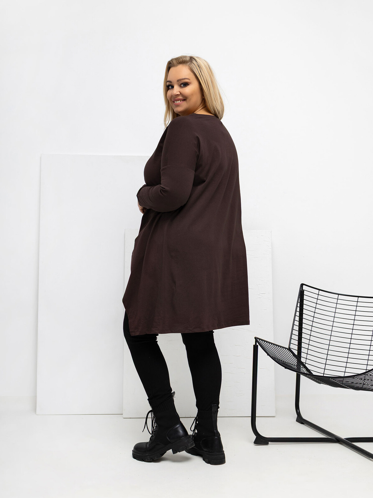 Tmavě hnědá plus size halenka