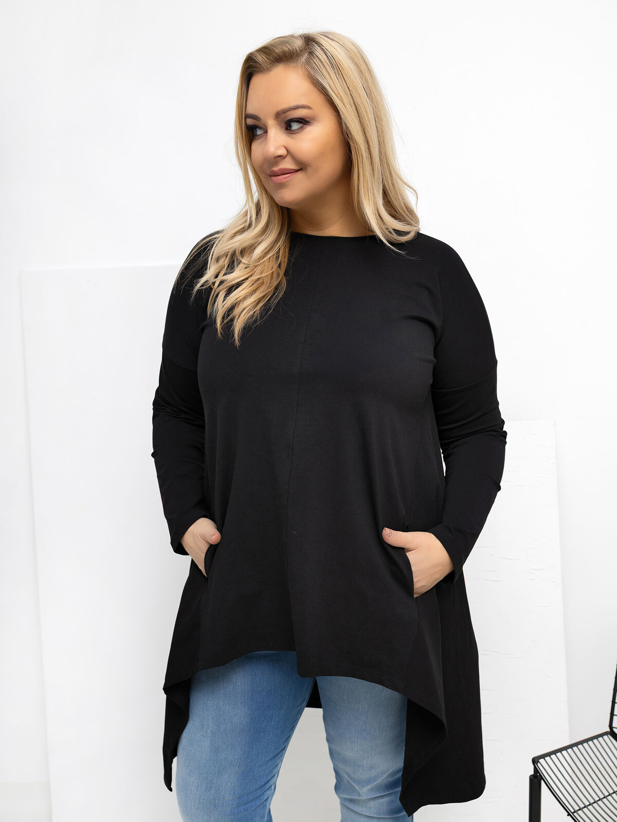 Černá plus size halenka s kapsami