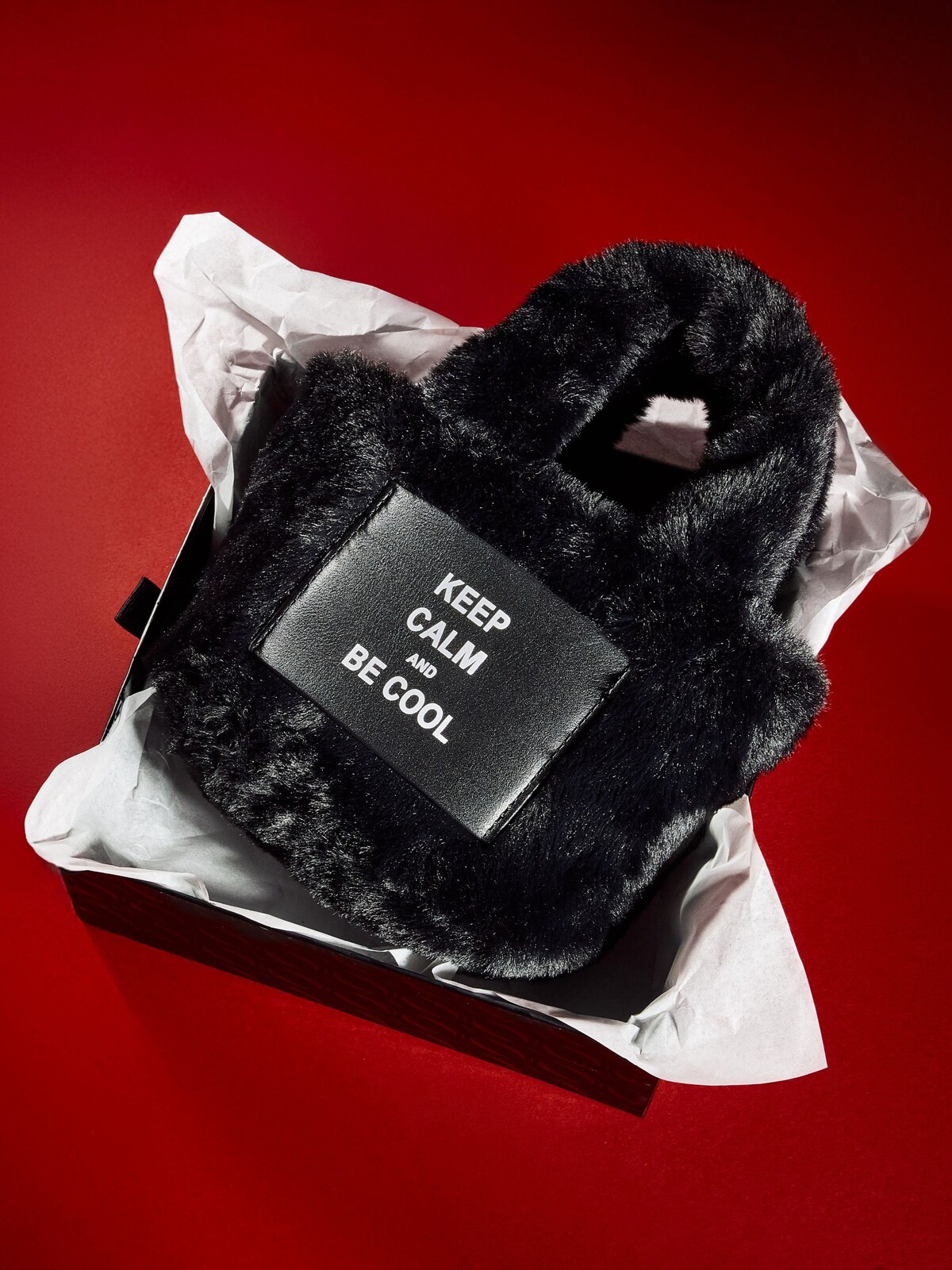 Černá dámská kabelka v dárkovém balení