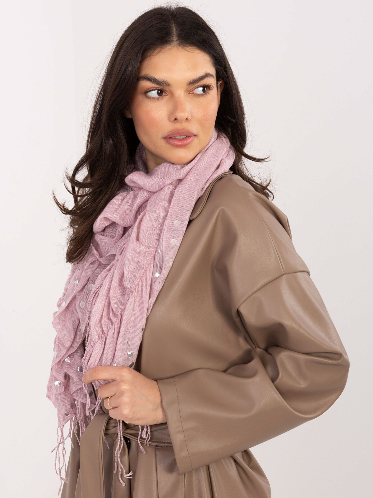 Tmavě růžová šála s perlami