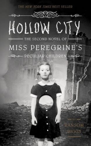 Hollow City - The second novel of Miss Oeregrine's Peculiar Children
					 - Riggs Ransom