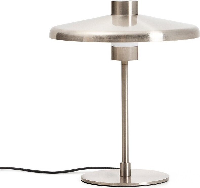 Stolní lampa ve stříbrné barvě s kovovým stínidlem (výška 32,5 cm) Nuvira – Kave Home