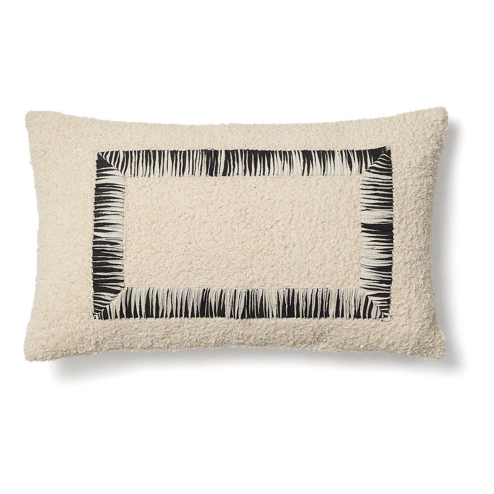 Povlak na polštář z materiálu bouclé 50x30 cm Enari – Kave Home