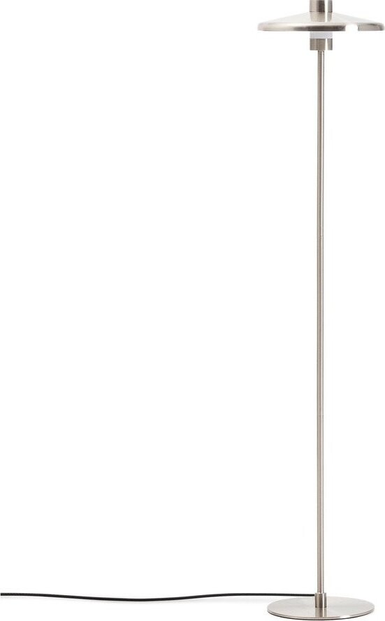 Stojací lampa ve stříbrné barvě s kovovým stínidlem (výška 130 cm) Nuvira – Kave Home