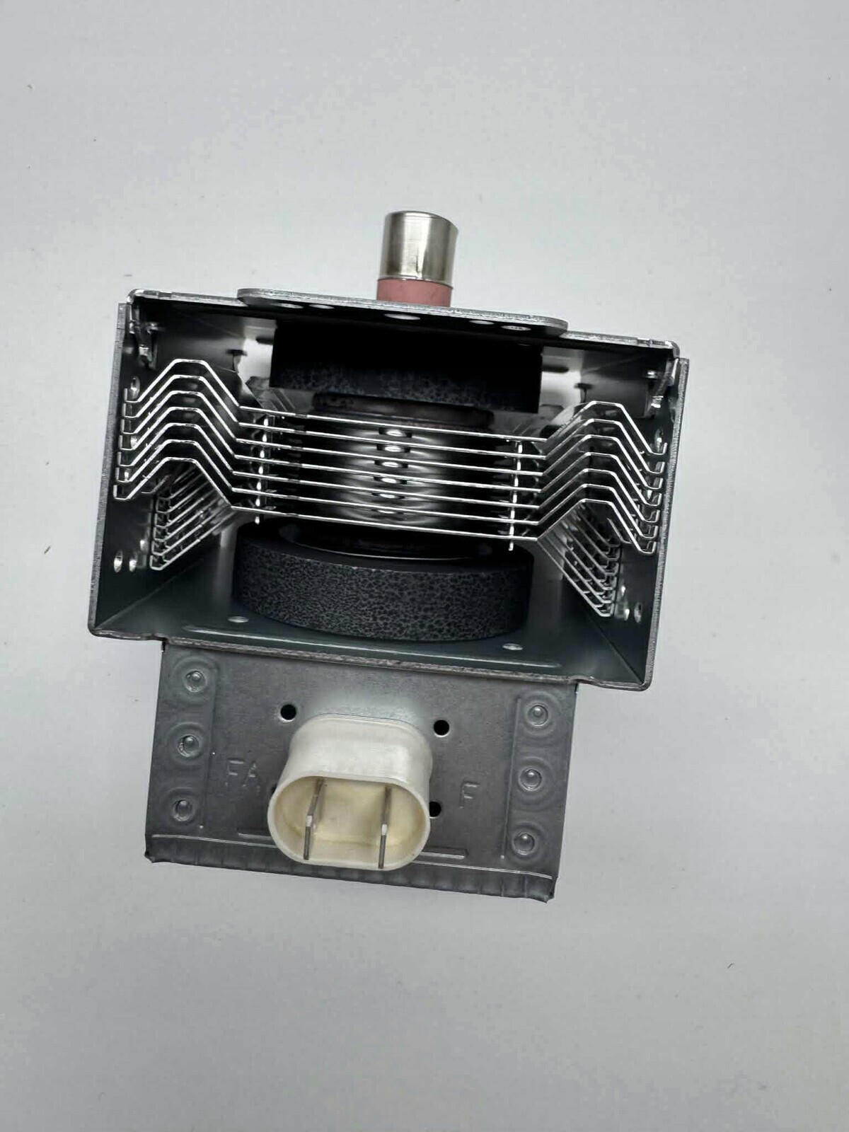 magnetron pro mikrovlnné trouby Lg 2M286.A21THR EAS61382913 1050W/1000W