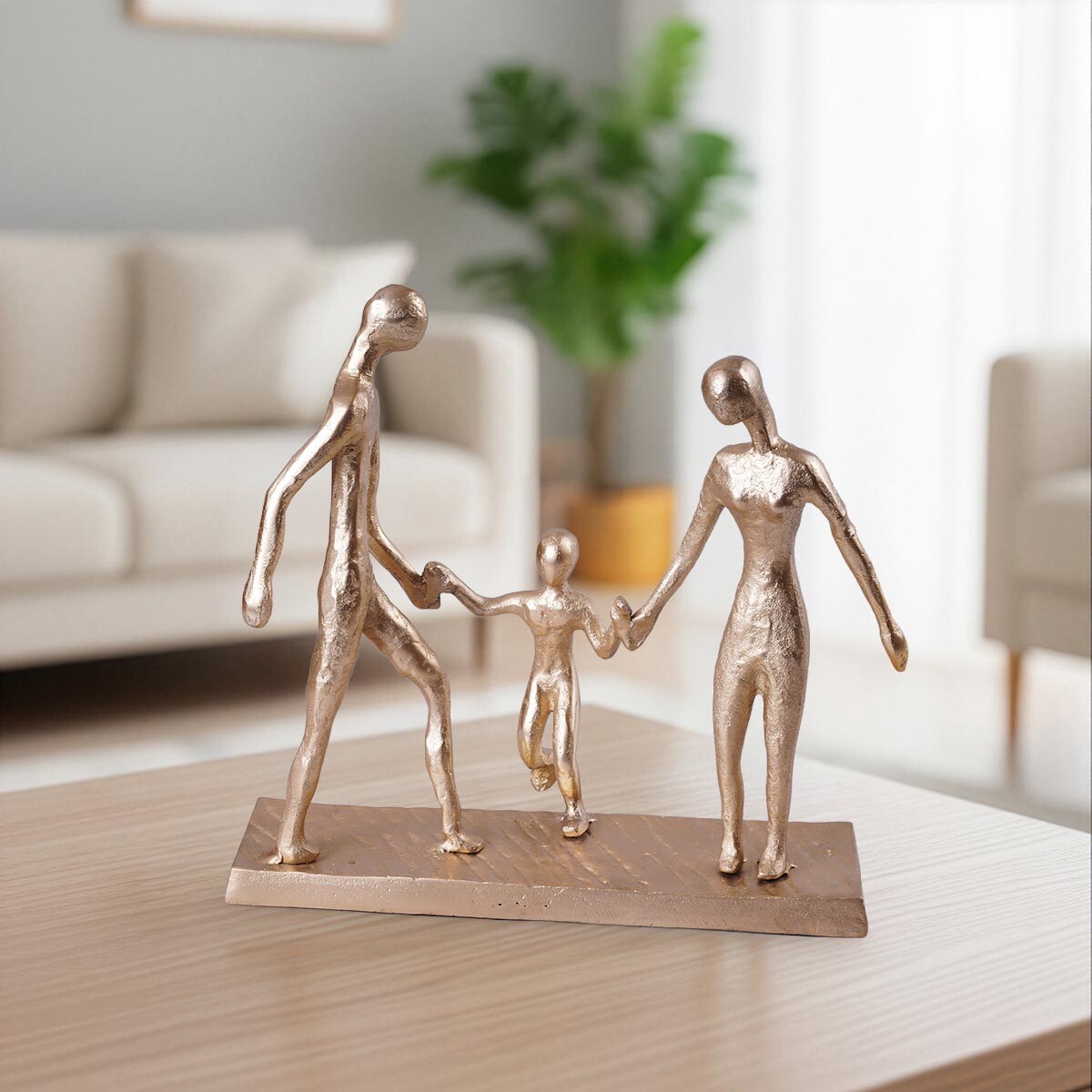 Soška Rodina, 3 členové