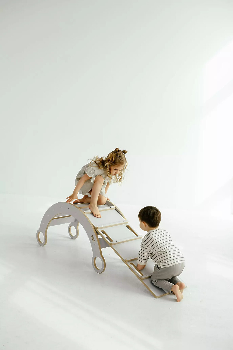 Dřevěná Montessori houpačka se skluzavkou/žebříkem M - bílá